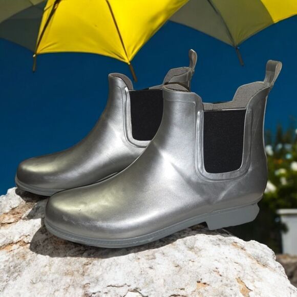 GAP Silver Metallic Rain Booties Ankle Boots Women's 10 Waders Waterproof Shoes - Picture 1 of 12